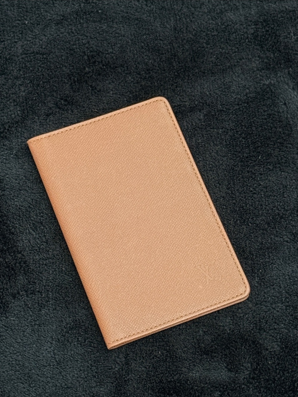 Louis Vuitton LV 1998 Taiga Leather Bifold ID Card Case
